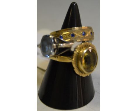 A 9ct gold dress ring; others (3)