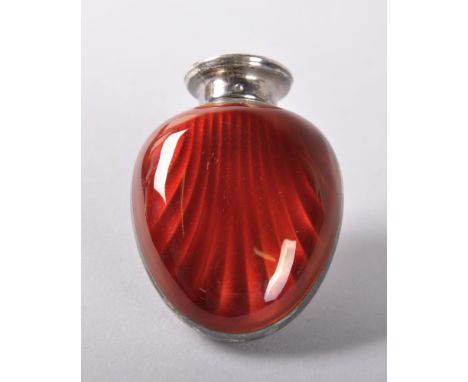 A SCANDINAVIAN RED ENAMEL ART NOUVEAU PERFUME BOTTLE, CIRCA. 1920, with silver mounts and cap.  5cms. Provenance: BRINE, BATH