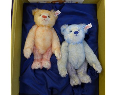 Two Steiff Teddy bears with certificates, boxed, Hello 2000, Good-Bye 1999