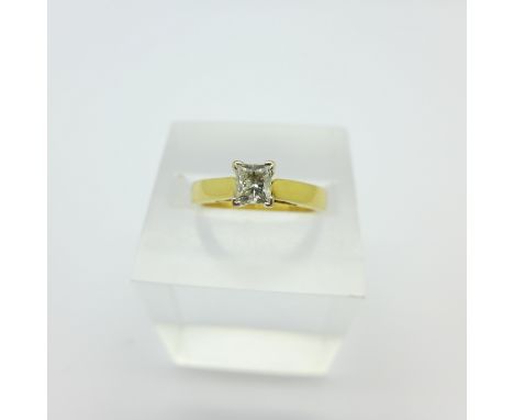 An 18ct gold and princess cut solitaire diamond ring, 4.2g, K