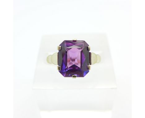 An Art Deco yellow metal and purple stone ring, stone approximately 11mm x 10mm, 3.5g, O