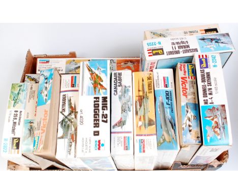 14 various mixed scale plastic aircraft kits, all appear un-made, 4 factory sealed, mixed manufacturers to include ESCI, Reve