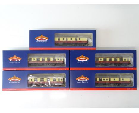 A group of BACHMANN Mk.1 coaches all in BR crimson/cream livery - VG/E in VG boxes (5)