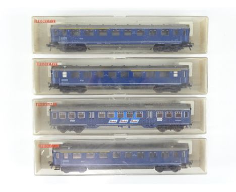A group of HO Gauge Dutch Outline passenger coaches by FLEISCHMANN - G in G boxes (4)