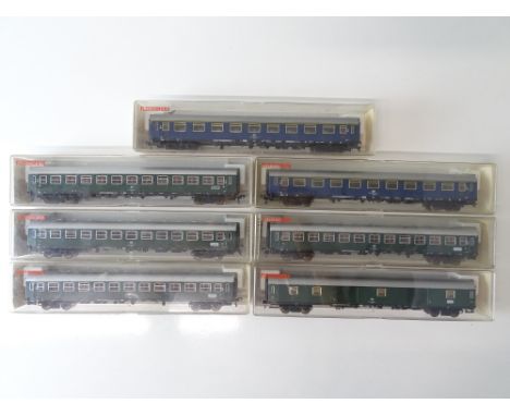 A group of HO Gauge German Outline passenger coaches by FLEISCHMANN - G in G boxes (7)