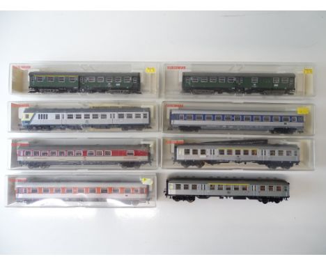 A group of mostly boxed HO Gauge German Outline passenger coaches by FLEISCHMANN - G in G boxes (where boxed) (8)