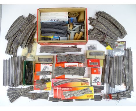 A large quantity of mostly HO Gauge FLEISCHMANN Profi track and other accessories - G (Q)