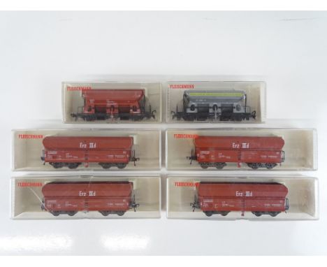 A group of HO Gauge German Outline hopper wagons by FLEISCHMANN - G/VG in G boxes (6)