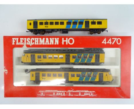 A FLEISCHMANN HO Gauge Dutch Outline 4470 2-car NS Sprinter EMU with additional unboxed centre car (kit/scratchbuilt) - Vendo