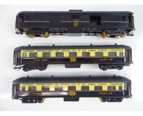 An unusual group of vintage tinplate HO scale CIWL Pullman coaches - believed to be of FRENCH manufacture - F/G in F/G boxes 