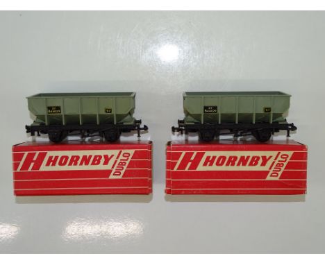 A pair of HORNBY DUBLO late issue 4644 21-ton Hopper wagons in BR grey livery - VG in G/VG boxes (2)