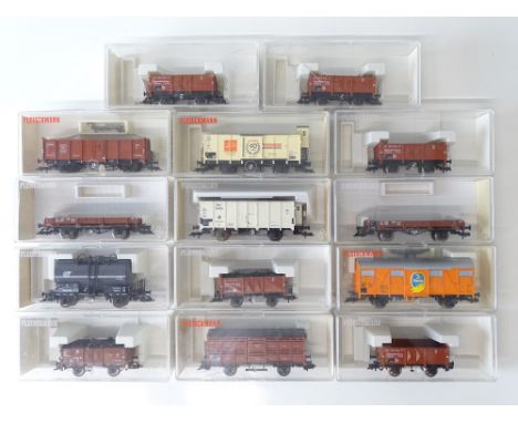 A mixed group of HO Gauge freight wagons by FLEISCHMANN - VG/E in G boxes (14)