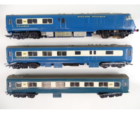 A group of unboxed KITMASTER OO Gauge blue Pullman items comprising a motorised power car, baggage car and dining car - G (un