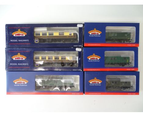 A mixed group of BACHMANN passenger train stock to include: 2 x Mk.1 Pullman Cars and a group of Southern Region luggage and 