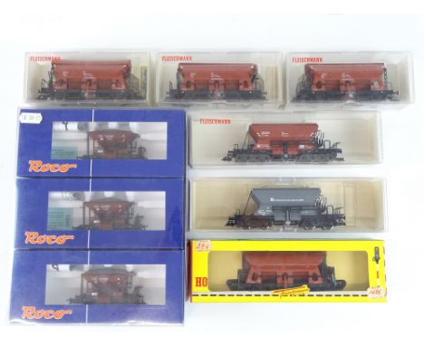 A mixed group of HO Gauge hopper wagons by FLEISCHMANN and ROCO - G/VG in G boxes (9 wagons in 7 boxes)