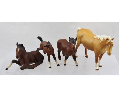 A SELECTION OF BESWICK CERAMIC MATT BROWN FINISHED FOALS AND A PONY, together with a Beswick Palomino (4) 