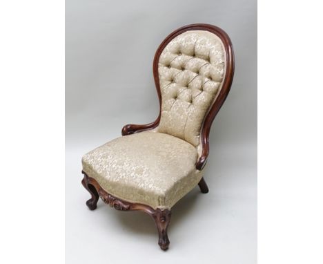 A 19TH CENTURY SHOW WOOD MAHOGANY FRAMED SPOON BACK NURSING CHAIR, with old gold upholstered button back and overstuffed serp