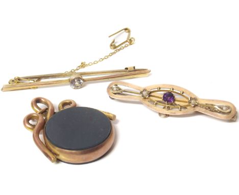9ct gold amethyst bar brooch, bloodstone and carnelian fob pendant and another stone set 9ct bar brooch.