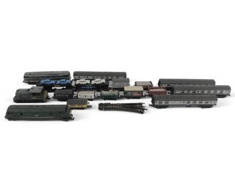 Trix, Lima and other N gauge locomotives and rolling stock, including class 52 warship locomotive Hermes, class 31 locomotive