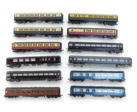 Hornby OO gauge coaches, including The Royal Train coaches, Golden Arrow first class coach, The Caledonian break coach, etc. 