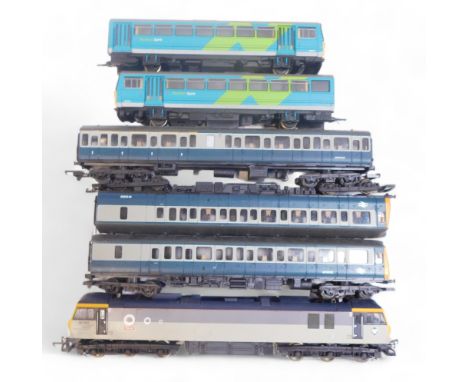 Lima and Hornby OO gauge diesel locomotives, including class 117 three car DMU in BR blue and grey, class 142 railbus pacer i