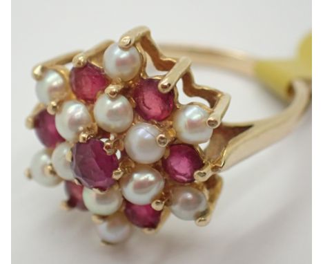 9ct gold vintage 1972 ruby and pearl cluster ring size N 3.3g 