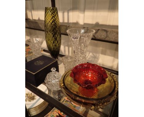 Shelf of mixed glass including boxed Thomas Webb vase 