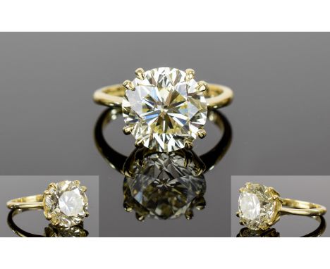 18ct Yellow Gold Set Single Stone Diamond Ring. The Round Brilliant Cut Diamond Est K-L Colour & Est VS2-SI1 Clarity. Diamond