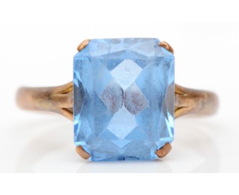 A 9ct synthetic blue spinel cocktail ring, S, 3.8gm. 