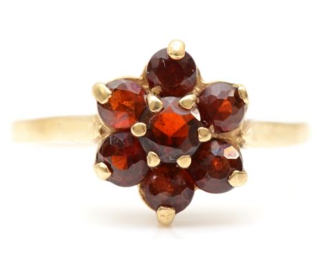 A 9ct gold garnet floral cluster ring, N, 1.3gm. 