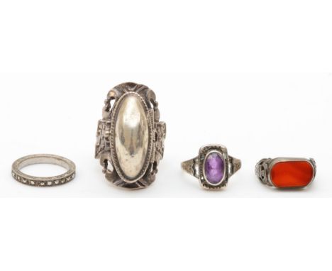 Four silver ring to include a vintage hidden pill ring, R, 27gm. 