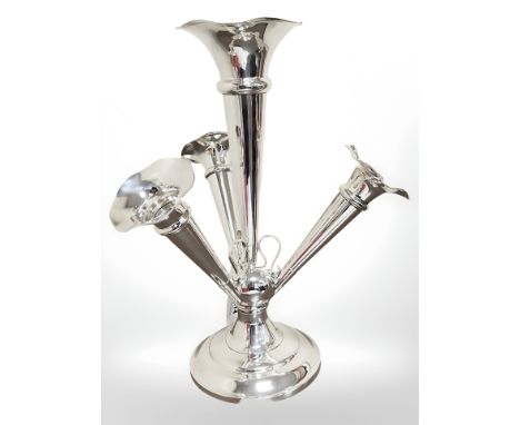 An impressive George V silver four-way epergne, height 37 cm, Birmingham 1918.   CONDITION REPORT:  1146.8g gross. Base compo