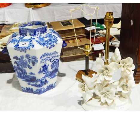 Blue and white ceramic vase converted as table lamp, hexagonal and tapering with chinoiserie decoration, 30cm high and Italia