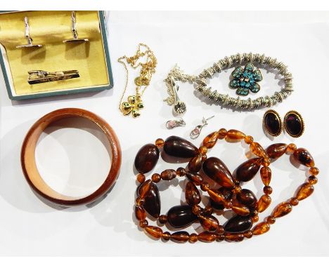 A quantity of costume jewellery to include cufflink set, bangle, bead necklaces, etc. 