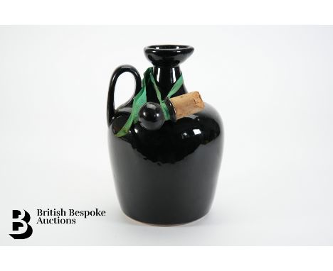 An Argyll Highland Malt Scotch Single Malt Whiskey ceramic decanter and stopper, 750ml, with contents, unboxed.&nbsp;