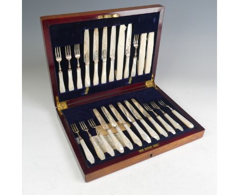 A cased George V silver and mother of pearl Dessert Service, by Oetzmann &amp; Co, hallmarked Sheffield, 1930, twelve place s