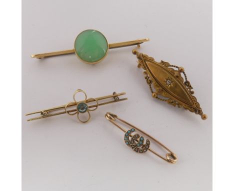 Murrle Bennett; a small 9ct gold Bar Brooch, the centre with entwined horseshoes set seed pearls and turquoise, marked '9c MB