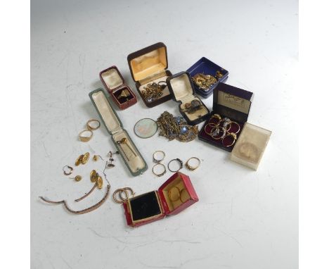 A quantity of Jewellery and Costume Jewellery, including two 22ct gold bands 4.2g,v three 9ct gold signet rings and other dam