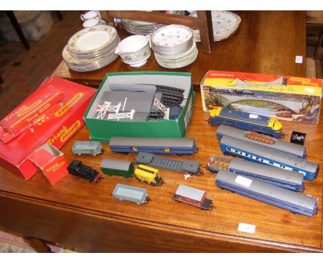 Tri-ang Railways Station Set in box, R.188. River Bridge in box, together with 00 gauge locomotives, rolling stock and track 
