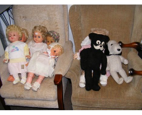 Assorted vintage dolls together with Snoopy and Felix the catCONDITION REPORT.