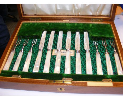 A cased set of six Victorian silver fruit knives and fork with mother of pearl handles in original fitted presentation case b