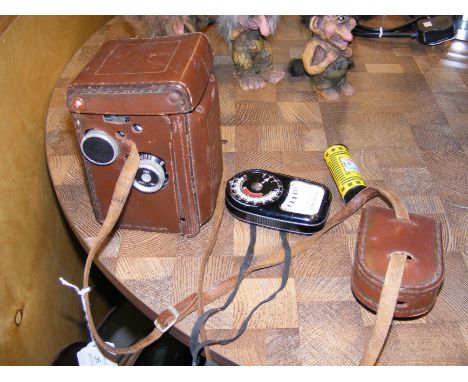 A Rolleicord vintage camera in leather carrying case, together with light meter and Kodacolor CONDITION REPORT Our team of tr