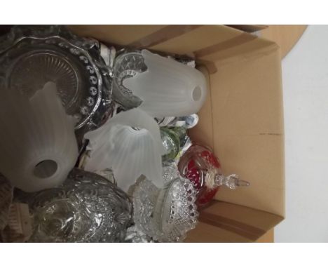 Assorted glassware to include frosted glass light shades 