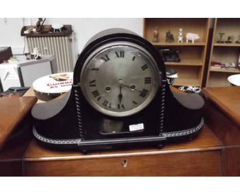 Large mantel clock with pendulum 