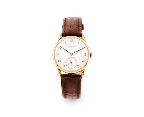 IWCWinding mechanical movement with serial nº1111159.  Yellow gold plated case. In good condition.32,5mm