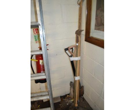 Bundle of assorted garden tools