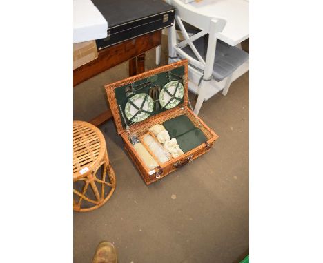 Fitted wicker picnic hamper