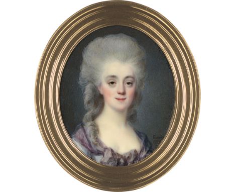 Sicardi, Louis Marie -- Miniatur Portrait einer jungen Frau mit gepuderter Hochfrisur und Locken, in hellgrauem Seidenkleid m