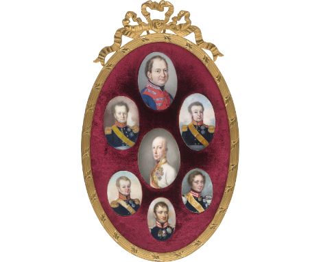 Deutsch und Österreichisch -- Anfang des 19. Jahrhunderts. Ovales rotes Plüschtableau mit sieben ovalen Herrscherminiaturen d