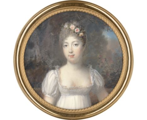 Périn-Salbreux, Louis-Lié -- Miniatur Portrait einer jungen Frau mit Rosen in der kurzen hellbraunen Lockenfrisur, in tief au